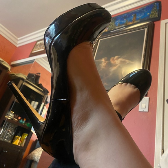 Black pump heels - Picture 9 of 10